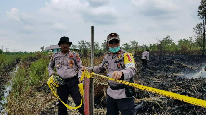 Kabut Asap Mulai Selimuti Palangkaraya, Wakapolda Kalteng Policeline Lahan Milik Warga yang Terbakar