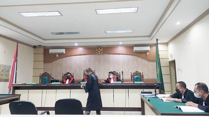 Bacakan Pembelaan di Tipikor Banjarmasin Pengalihan IUP, Mantan Kadis ESDM Tanbu Minta Keadilan