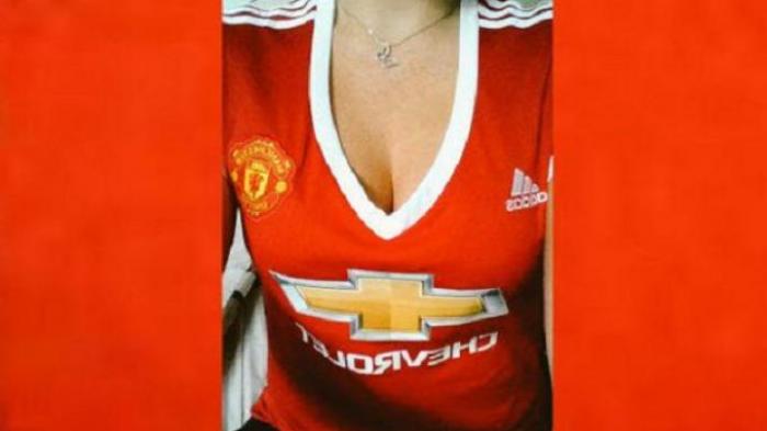 Kaus Belahan Dada Manchester United Timbulkan Kontroversi