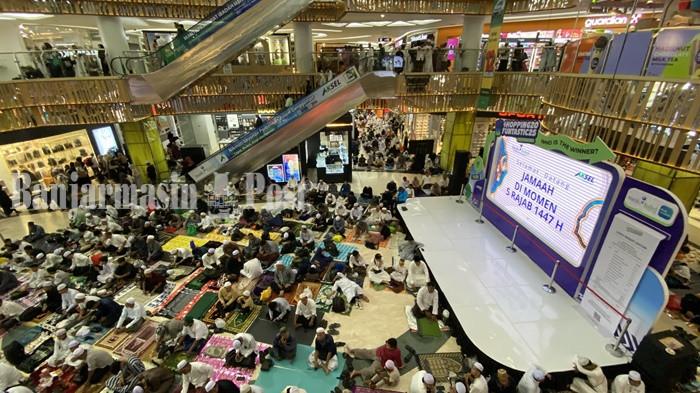 PADATI Q MAL BANJARMASIN- kawasan pusat perbelanjaan Q Mall Banjarbaru sudah dipenuhi oleh jemaah Momen 5 Rajab Sekumpul