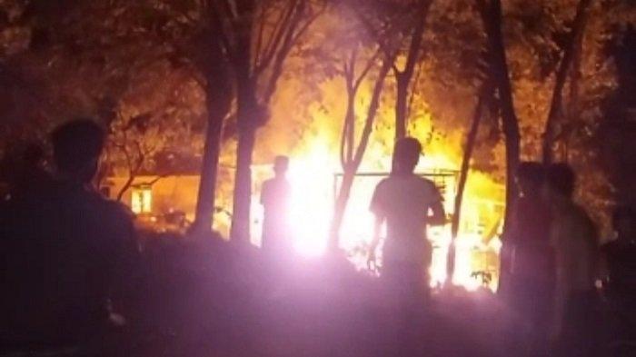 Kebakaran Kalsel : Ditinggal Pemilknya ke Kandang Ayam, 1 Rumah di Balangan Ludes Dilalap Jago Merah