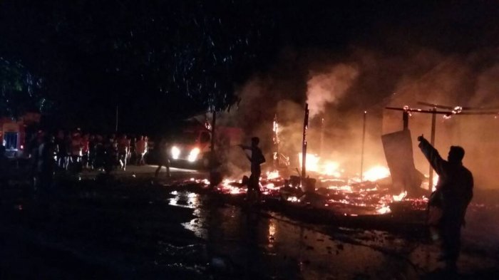 Api Gegerkan Warga Desa Tanjung Bajuin, Dua Rumah Terbakar