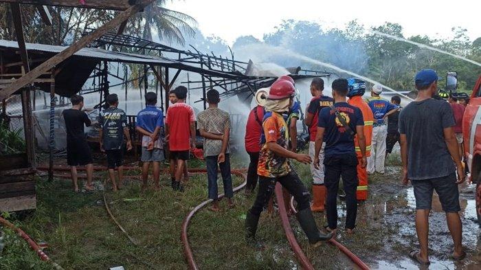 Jagio Merah Ludeskan 2 Rumah di Muara Banta, Kabupaten HSS Kalsel, Uang Rp 30 Juta Ikut Terbakar