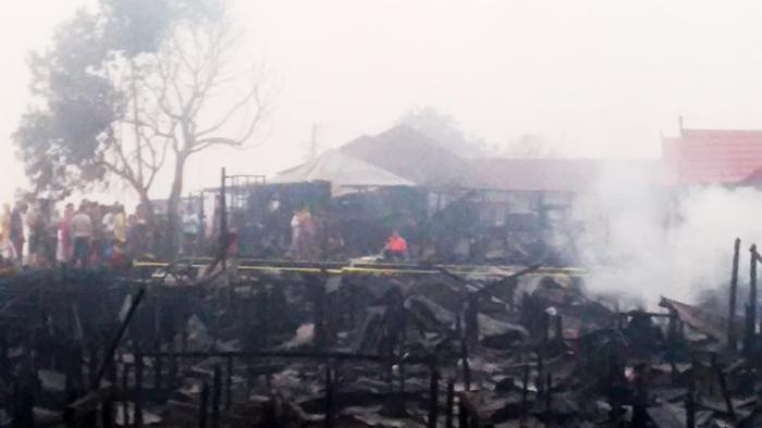 22 Rumah dan Dua Barak Flamboyan Jadi Arang 