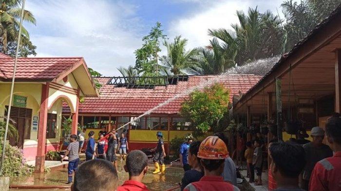 Kebakaran Kalsel : SDN Tanah Bangkang HSS Terbakar, Tiga Ruangan Hangus