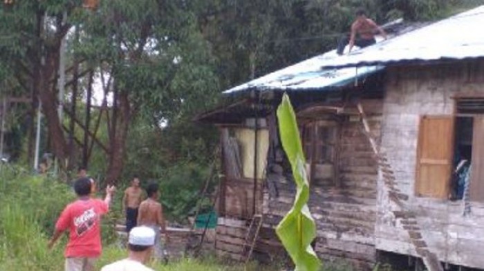 Api Hanguskan Dapur Rumah Warga Desa Teluk Selong