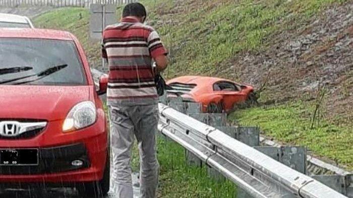 Penampakan Lamborghini Seharga Rp 5 Miliar Nyungsep di Pinggir Tol Solo-Sragen, Inikah Penyebabnya?