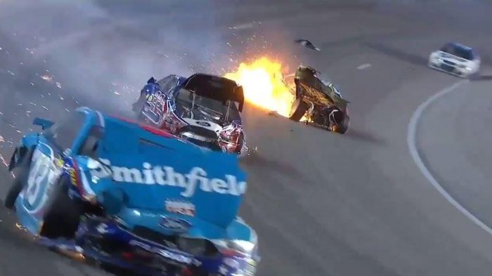Ini Video Kecelakaan Mengerikan di Ajang Nascar