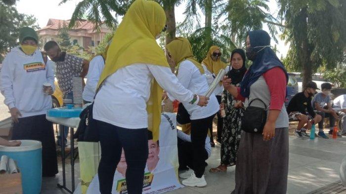 Pilkada Banjarbaru 2020, Iskandar-Iwansyah Berbagi Makanan Bergizi di Lapangan Murjani