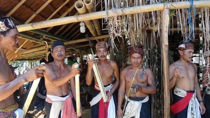 Batandik, Ritual Wajib di Aruh Adat Suku Dayak Balangan, Simbol Kegembiraan dan Rasa Syukur