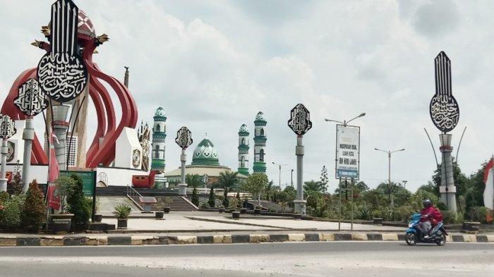 Bundaran Soedirman Menambah Keindahan Masjid Agung Wahyu Al Hadi Kotim