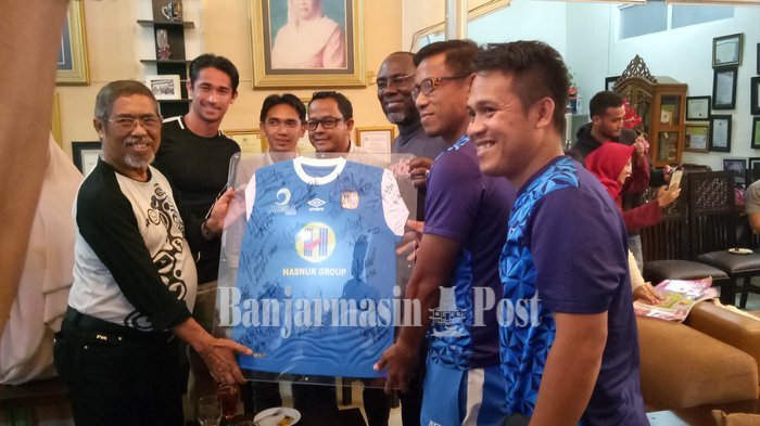 Ketua Umum Barito Putera Seumur Hidup Ini Dapat Kejutan di Ultahnya Ke-76