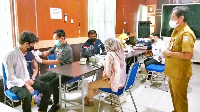 Pegawai DKISP Kabupaten Banjar Serta Jurnalis Menjalani Vaksinasi Booster