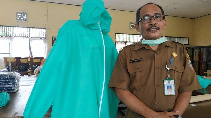Terampil Menjahit, Pelajar SMKN 3 Banjarbaru Ini Bikin APD untuk Tenaga Medis Covid-19