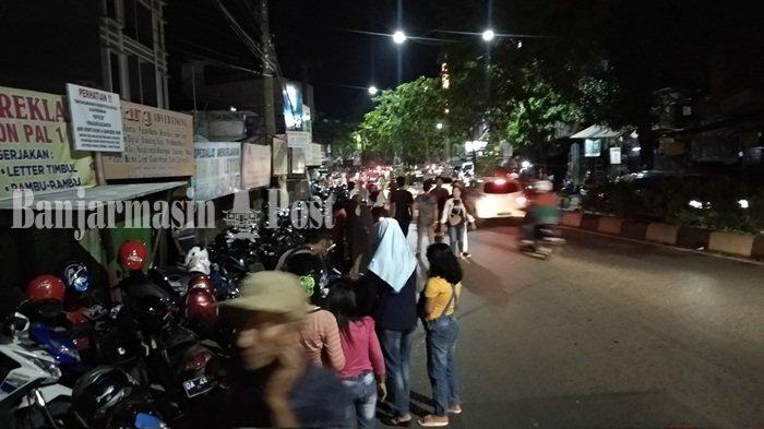 Pengunjung Taman Siring di Banjarmasin Membeludak