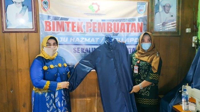 Dekranasda dan Disperindag Kabupaten Banjar Beri Pelatihan Bikin Baju Hazmad