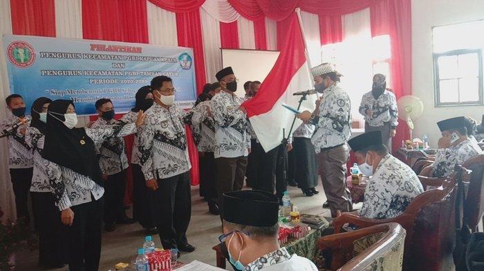 Pengurus PGRI Cabang Kapuas Kuala dan Tamban Catur Kalteng Dilantik