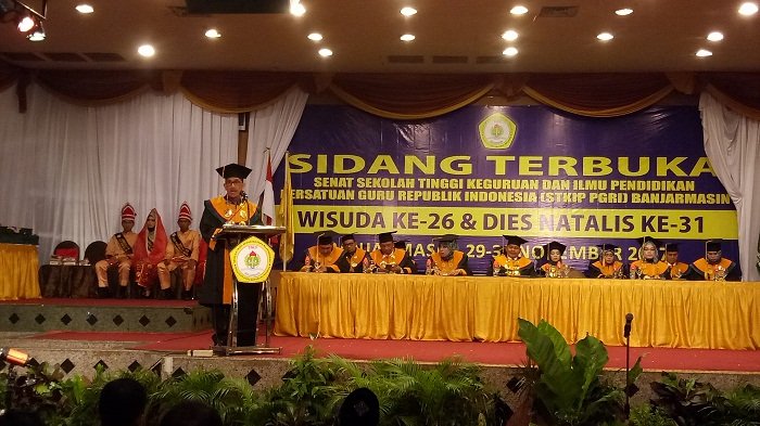 Wisuda 1004 Mahasiswa, Ini Pesan Penting Ketua STKIP PGRI untuk Wisudawan