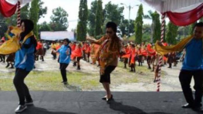 Bikin Rekor Baru, Kwarcab Kapuas Gelar Lomba Tari Manasai dan Tari Nusantara