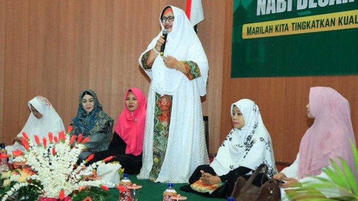 Hj Ririen Ingatkan Untuk Introspeksi Diri, Peringatan Isra Mi'raj di Kota Banjarbaru