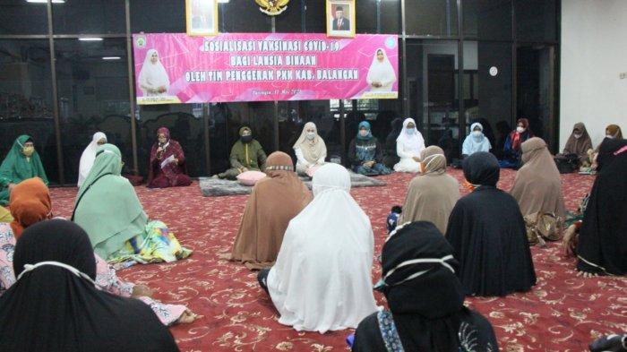 TP PKK Balangan Sosialisasikan Pentingnya Vaksinasi Covid- 19 Bagi Lansia