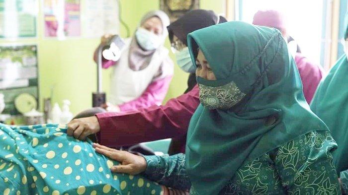 Tim Penggerak PKK Kabupate HSS Beri Motivasi Perempuan untuk Laksanakan Tes IVA