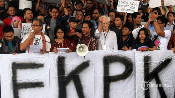 Massa Semakin Banyak, Gerbang KPK Dijaga Ketat