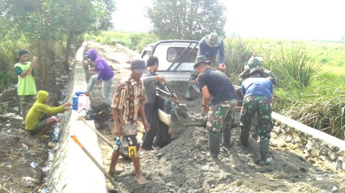 Kodim Rantau Bangun Jalan Desa Hubungkan Hiyung - Matang Sungkai 1000 Meter