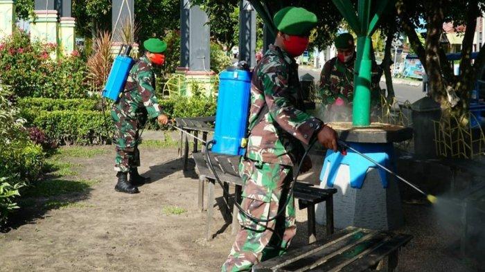 Personel Kodim Kapuas Lakukan Penyemprotan Disinfektan hingga di Fasilitas Umum