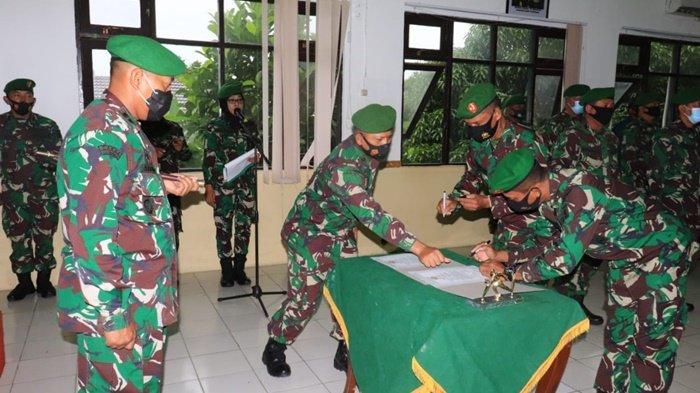 Jinsiy pokemon oynash Yalangoch va chiroyli blondalar yalangoch mushuklar bilan