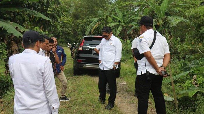 Puluhan Tahun Jalan di Desa Lungau Tak Beraspal, Wabup HSS Sebut Terkendala Status Tanggul