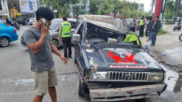 Melaju Menuju Lokasi Kebakaran di Banjarmasin, Armada BPK AES Nasution Terbalik di Pertigaan Jalan