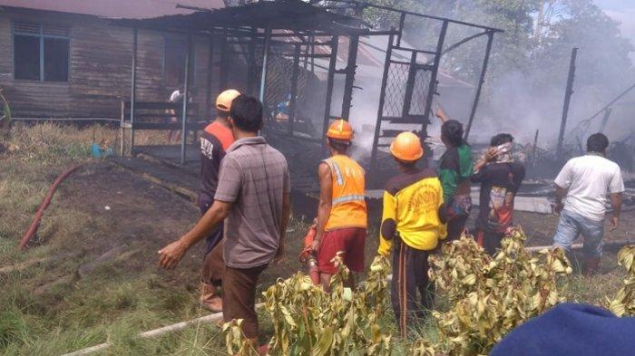 Diamuk Si Jago Merah, Satu Rumah Ludes Terbakar di Desa Pulau Membulau Kapuas