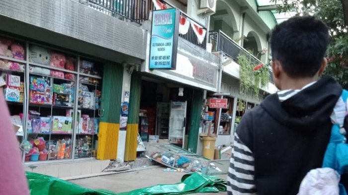 Warga Banjarmasin Ini Nyaris Ditimpa Reruntuhan Swalayan Saat Terjadi Gempa di Lombok