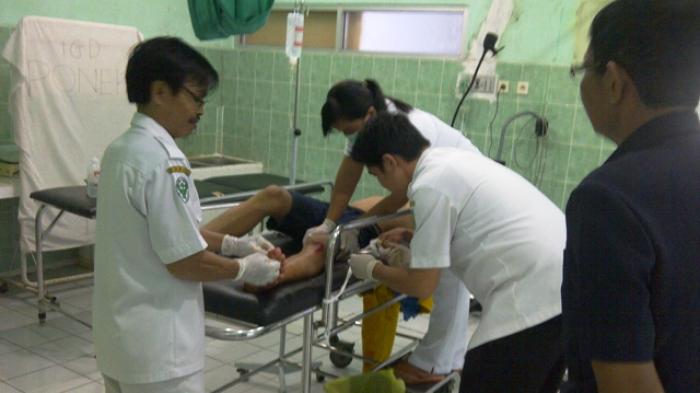 Pengendara Motor Terluka Disenggol Truk