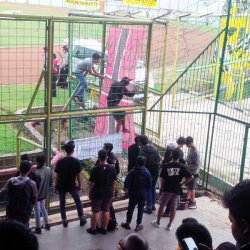 Suporter Martapura FC Pun Bersorak di Stadion 17 Mei