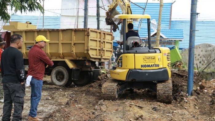 Lahan Kosong Samping GOR Bakal Dijadikan Lokasi Kuliner, Bupati Sayed Pandu Pembersihan Lahan