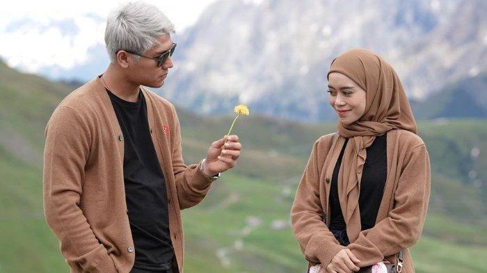 Tinggalkan Indonesia, Rizky Billar dan Lesti Kejora yang Baru Damai Akhirnya Mau Umrah