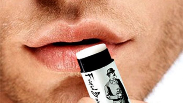 Cowok Juga Perlu Lho Pakai Lipbalm, Ini Alasannya