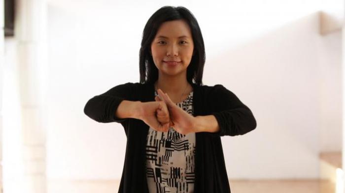 Sutradara Kelahiran Indonesia Bawa Jamu Anti Masuk Angin Buat Kru Hollywood