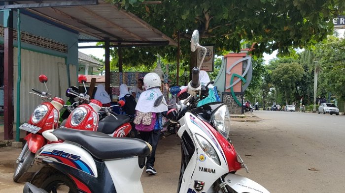 Wih! Parkir 'Kelas Kampung' Ingin Juga Modern, Mahdini: Saya Ingin Pasang CCTV