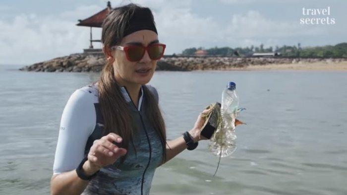 Aksi Luna Maya di Pantai Bali Curi Perhatian, Imbas Merasa Kasihan Kepada Penyu
