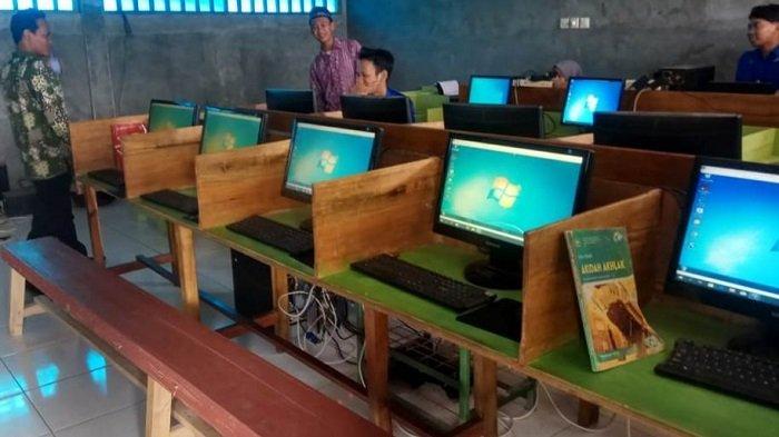 Jelang UMBK, MA Darussalam Catur Kapuas Siapkan Peralatan Komputer