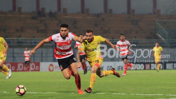 Madura United Unggul Cepat Atas Persija Jakarta Lewat Gol Penalti Fabiano Beltrame, Skor 0-1
