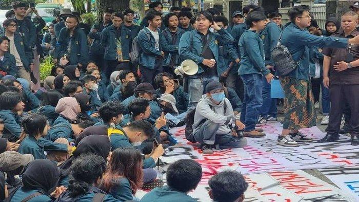 ULM Toleransi Mahasiswa Cicil UKT, OJK Awasi Skema Pinjol ITB