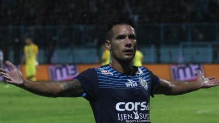 Kerja Keras Maitimo Hidupkan Kembali Lini Tengah Arema