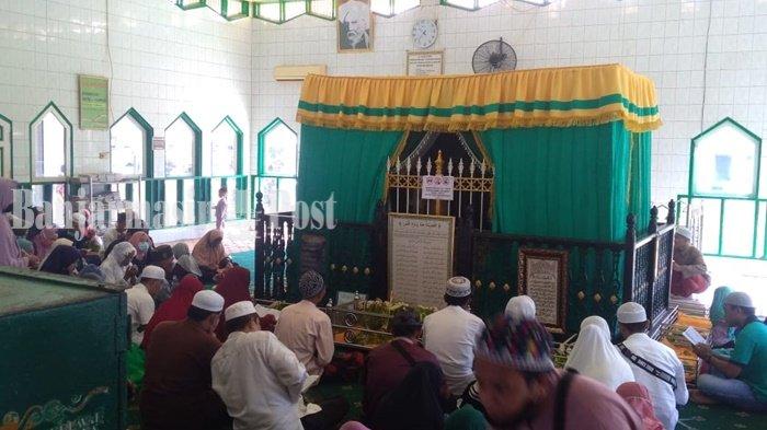 Peziarah Wisata Religi Datu Kelampayan Kabupaten Banjar Datang Hingga 3 Bus