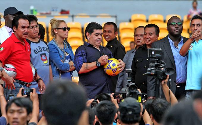 Sang Rival Meninggal, Gary Lineker: Maradona Kini Nyaman di Tangan Tuhan