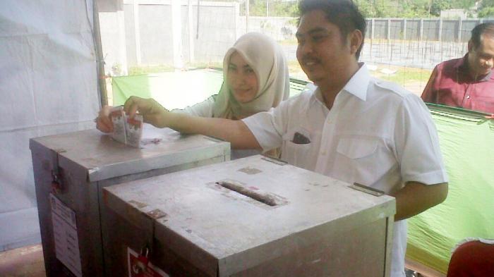 Mardani Maming Beserta Istri Sempat Antre di TPS