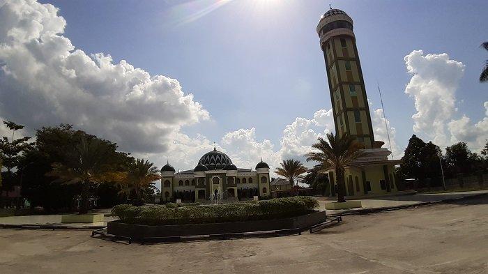 KaltengPedia : Masjid Agung Al Mukarram Kualakapuas, Terbesar dan Termegah Strategis di Tengah Kota